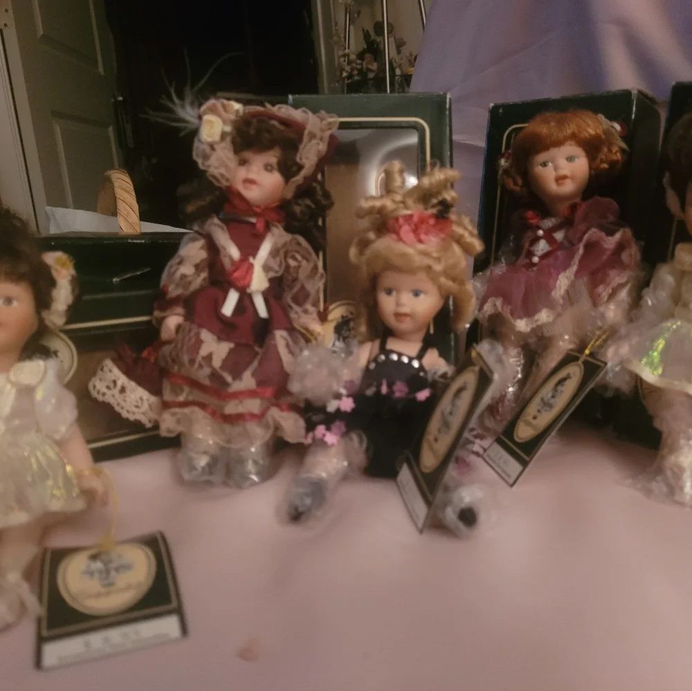 Geppeddo Dolls - Picture 2 of 3